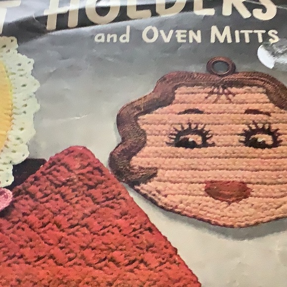 Vintage Patons Beehive and coats and Clark’s novelty knitting - Picture 2 of 4